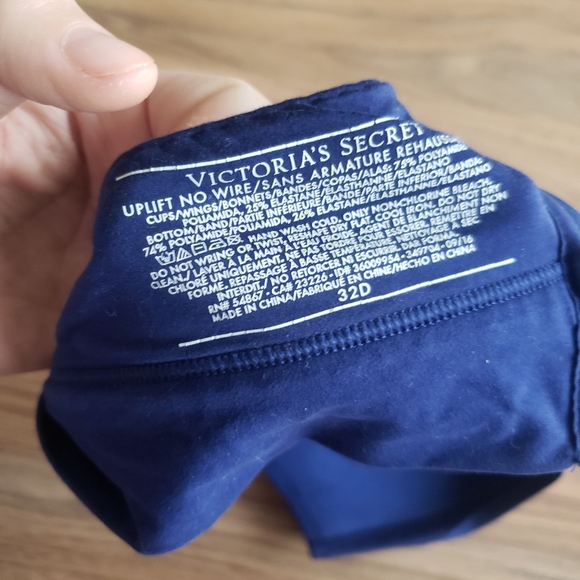 Victoria Secret | Uplift No Wire Bra - 32D - Picture 3 of 3